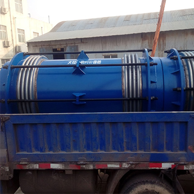 新疆供熱工程選用91入口大拉杆波紋補償器(qì)